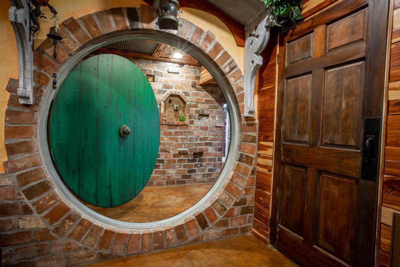 The Hobbit House, Fantasy Comes Home! Russellville Luaran gambar