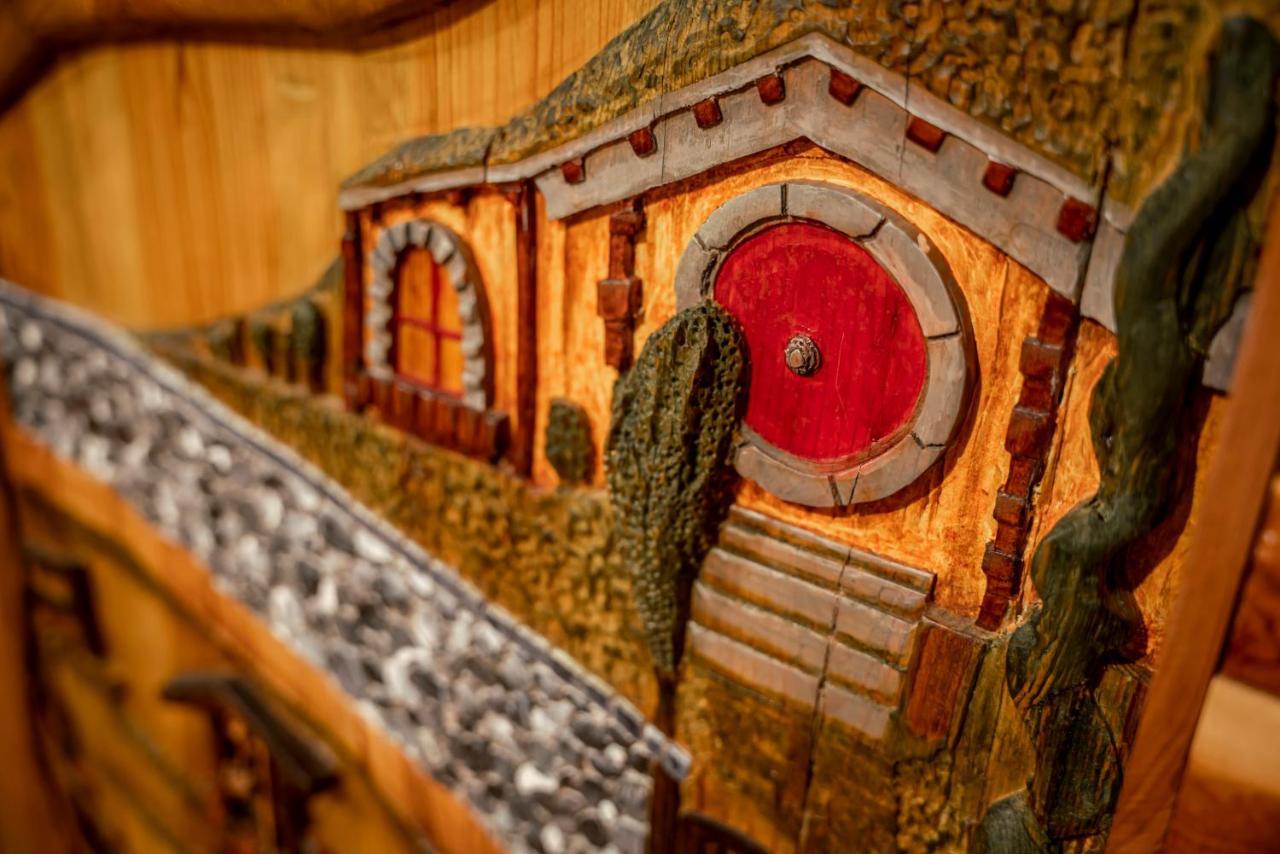 The Hobbit House, Fantasy Comes Home! Russellville Luaran gambar