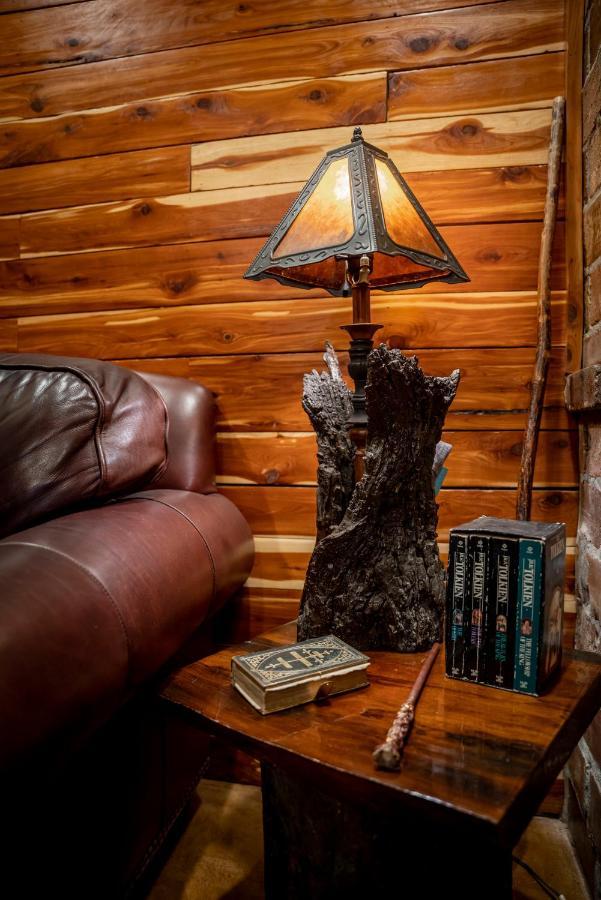 The Hobbit House, Fantasy Comes Home! Russellville Luaran gambar