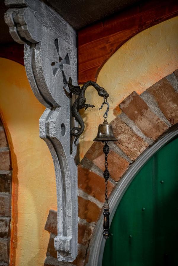 The Hobbit House, Fantasy Comes Home! Russellville Luaran gambar