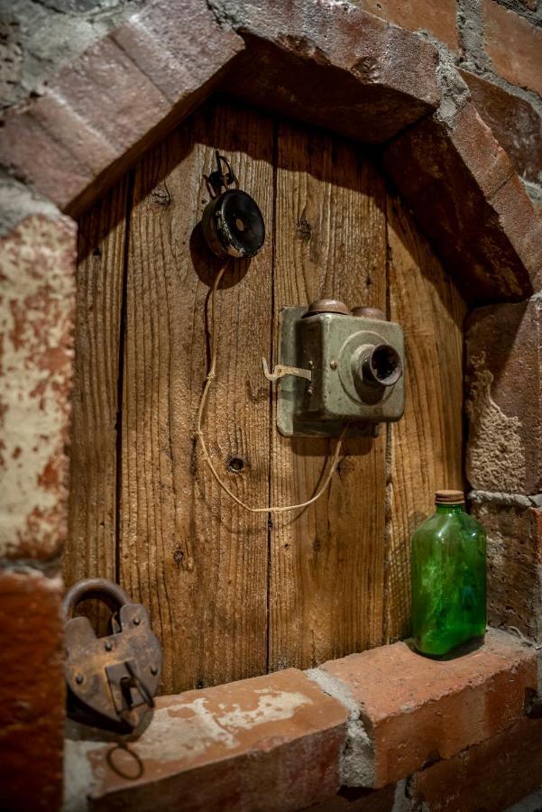 The Hobbit House, Fantasy Comes Home! Russellville Luaran gambar